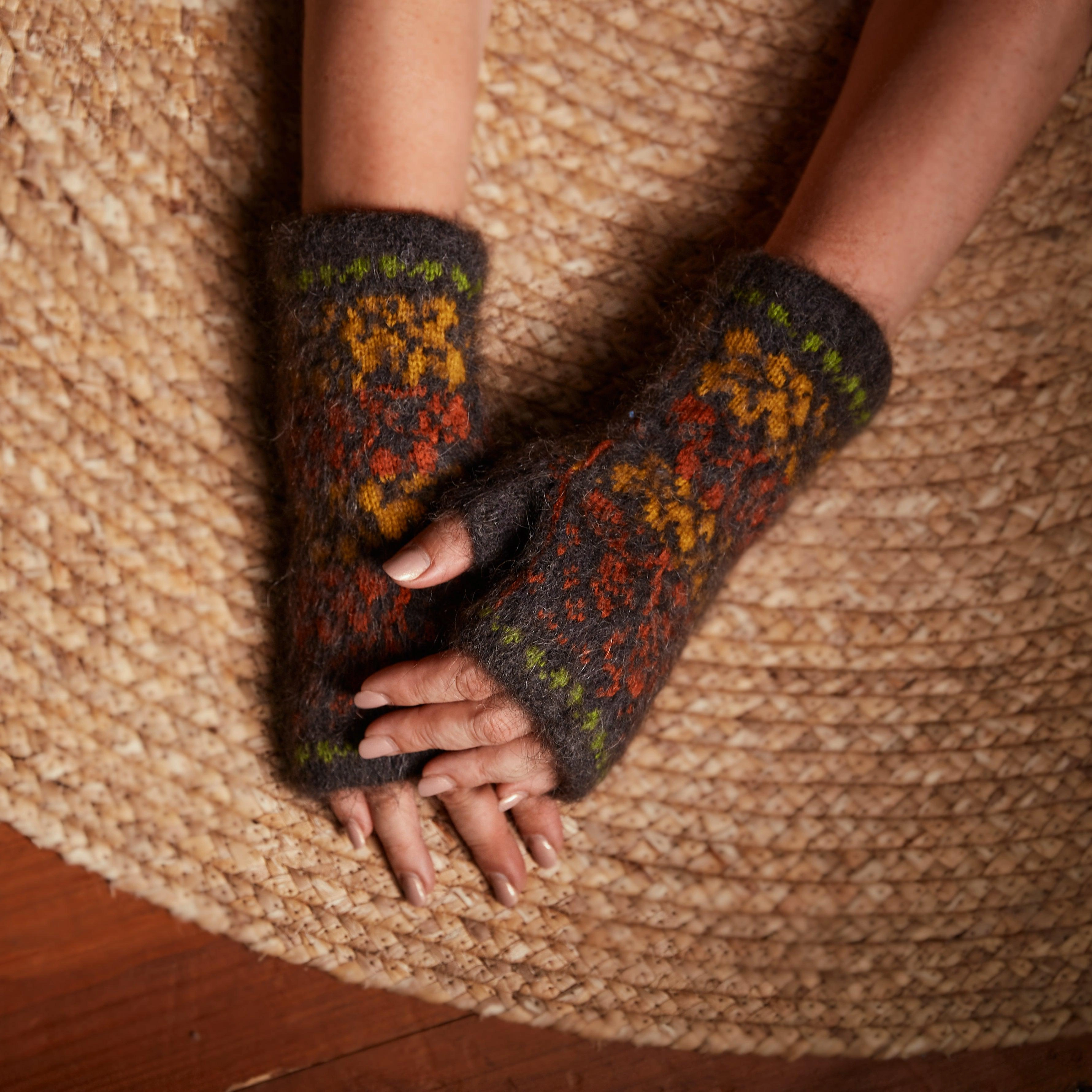 Cozy Acorn Wool Gloves for Fall Women's Style